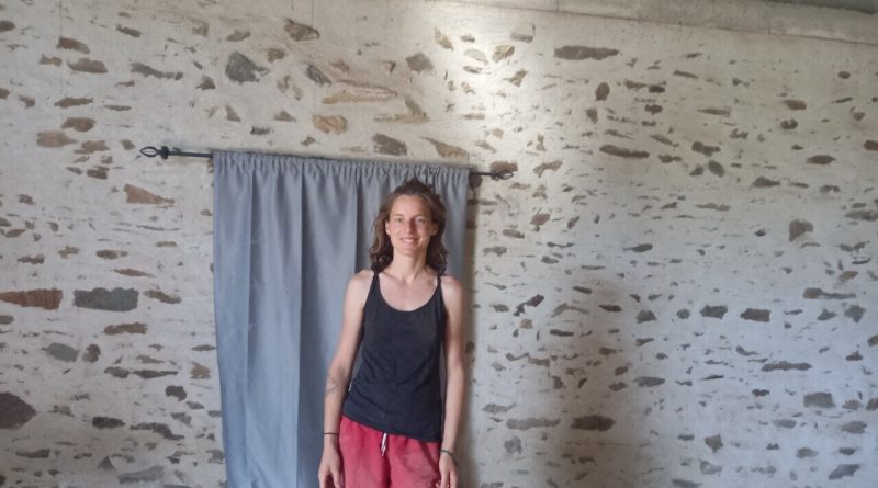 Fêtez Halloween dans une vieille grange du village de la Sarthe : une expérience insolite.