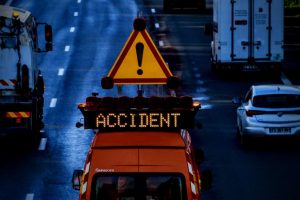 Accident grave : un bébé de 15 mois en arrêt cardiaque, deux enfants blessés dans un choc frontal