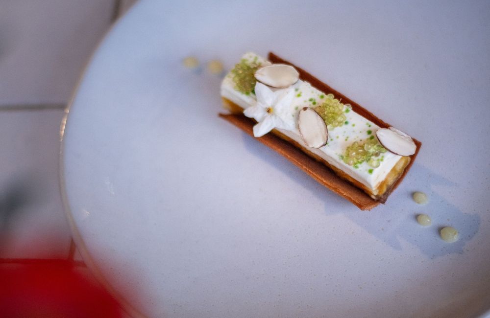 Recette de panna cotta d'automne au pomelo, farine de châtaigne et amandes corses par un chef pâtissier