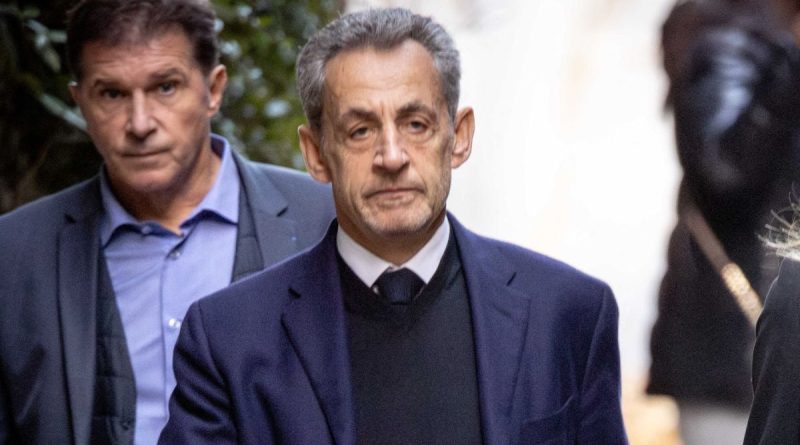 Nicolas Sarkozy en prison : des supporters expriment leur colère avec 'J’aime Sarkozy !'