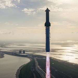 Starship réussit enfin son décollage après plusieurs tentatives.