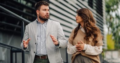 10 signes que les psychologues analysent pour comprendre une personne rapidement