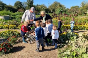 Un jardin partagé pour reconnecter les enfants des villes avec le vivant et les légumes