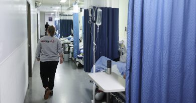 Dossier : Québec réduit ses dépenses, la RAMQ en difficulté ?