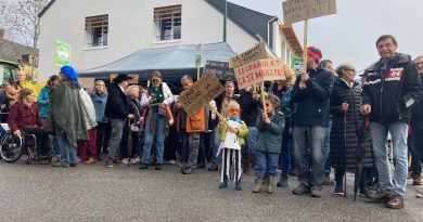 Manifestation contre l'extension de la carrière de Grand-Champ : deux tremblements de terre par semaine ?