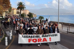 Vidéo : Mobilisation en Corse contre la mafia, « Assassins, mafieux, dehors »