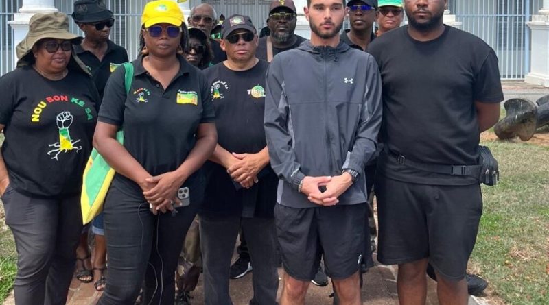 100% contrôle : deux hommes portent plainte contre le préfet