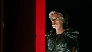 Orelsan en armure dans Yoroï, une comédie d'aventure franco-japonaise à découvrir