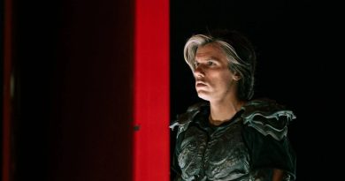 Orelsan en armure dans Yoroï, une comédie d'aventure franco-japonaise à découvrir