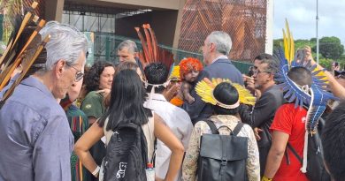 COP30 : des peuples autochtones perturbent les négociations climatiques en cours