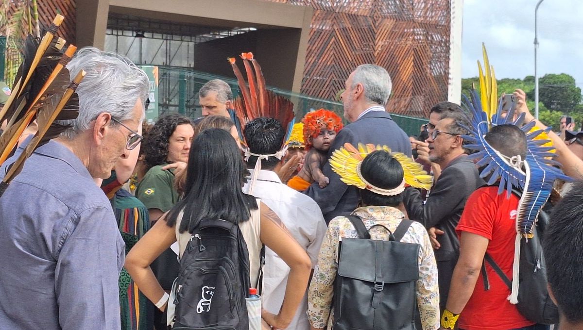 COP30 : des peuples autochtones perturbent les négociations climatiques en cours