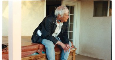 Dennis Cooper raconte : 'Une hache m'a fendu le crâne, des événements troublants ont suivi'