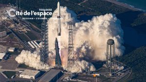 La fusée New Glenn atterrit avec succès en mer après son lancement au Cap Canaveral