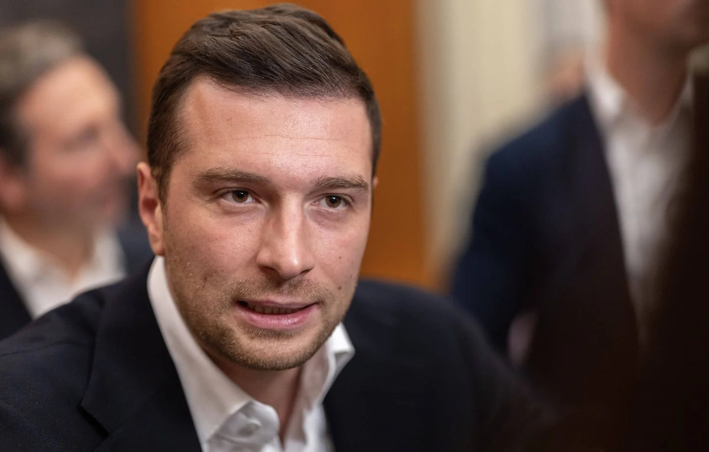 Jordan Bardella associe Pétain aux socialistes : quelles assertions et réactions