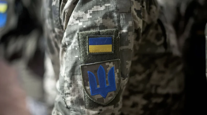 Ces fausses vidéos de reddition de soldats ukrainiens circulent sur les réseaux sociaux
