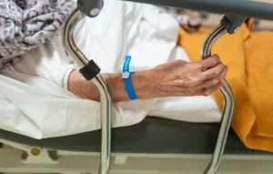 Six personnes blessées après une attaque nocturne de drones russes sur Kiev