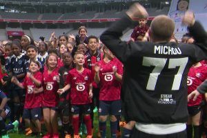 216 enfants protégés vivent un moment de joie au Stade Pierre-Mauroy : l'enfance comme amusement