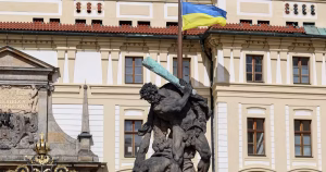 Tchéquie: le nouveau gouvernement retire le drapeau ukrainien des bâtiments publics