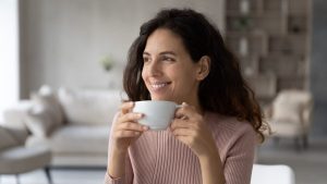 Cannelle dans le café pour maigrir : l'avis d'une experte sur cette tendance TikTok