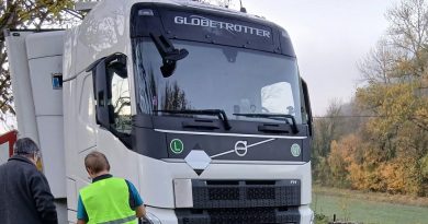 Un 44 tonnes bloqué sur un petit pont : intervention de la gendarmerie et des secours