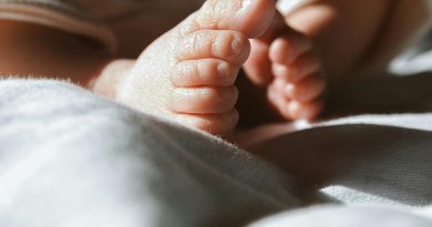 Une mère s'endort dans la baignoire avec son bébé, l'enfant meurt noyé