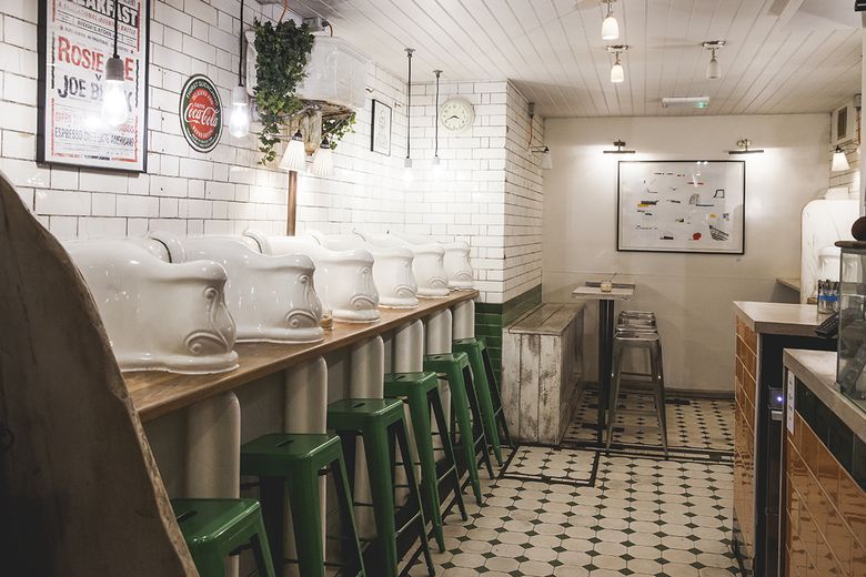 Anciennes toilettes publiques