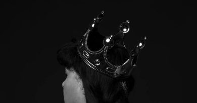 Modèle nu : un métier passion qui défie les clichés de la muse passive et sexualisée