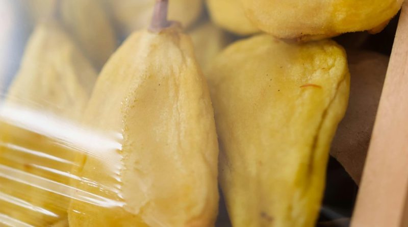 Un spécialiste met en garde contre les dangers du film alimentaire pour la santé