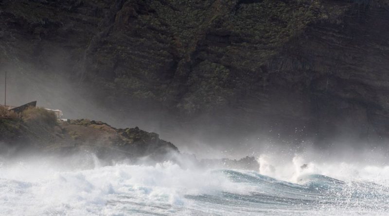 Vagues mortelles à Tenerife : des Français emportés par la houle, bouées de signalisation ignorées
