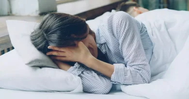 Une psychologue explique pourquoi certaines femmes pleurent après l'amour et la tristesse qui l'accompagne