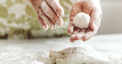 Une boulangère meurt étouffée après que son écharpe se coince dans sa machine à pétrir
