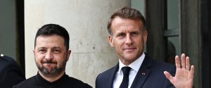 Guerre en Ukraine : Emmanuel Macron reçoit Volodymyr Zelensky pour discuter de nouvelles aides militaires