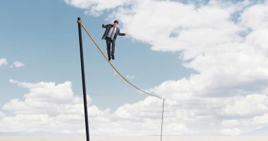 Un enfant tombe plus de 2 300 fois avant de marcher : pourquoi stigmatiser l'erreur adulte ?