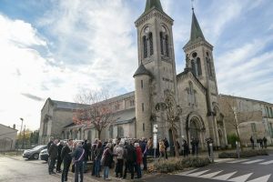 À Verdun, le 15 novembre 2025, des manifestants protestent contre la messe célébrée à la mémoire de Pétain