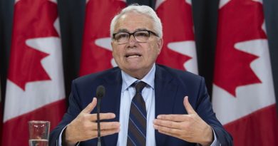 Canada: le commissaire aux langues officielles s'inquiète des compressions budgétaires