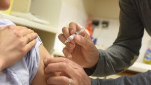 Vaccins contre la grippe : les professionnels alertent l'État sur le manque de stocks disponibles