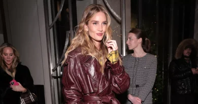 À Londres, une soirée festive rassemble les célébrités sous le sapin de Noël