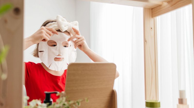 Mini-masques pour enfants de Shay Mitchell : une initiative controversée en skincare