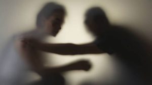 Podcast 'À cœurs et à cris' : comprendre le contrôle coercitif dans les violences conjugales