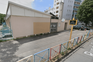 Menaces de mort et insultes racistes près d'une école : des propos haineux choquent