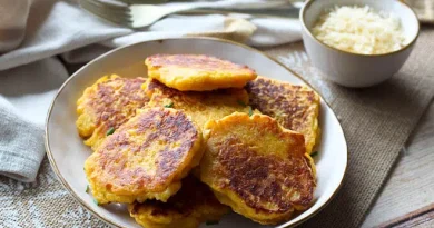 Galettes moelleuses de butternut,Galettes de butternut recette,galette de butternut recette,Galettes de courge moelleuses,Galettes de courge,Galettes butternut parmesan,galette butternut parmesan,recette galettes butternut parmesan,recette galettes butternut facile,galettes de légumes à la poêle,galettes de courge butternut,recette galettes de courge butternut,recette galette courge butternut