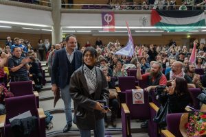 Municipales à Bordeaux : Rima Hassan fait salle comble devant un public nombreux