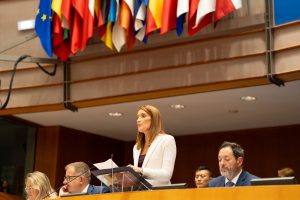 Hommage de la Présidente aux victimes des attentats de Paris au Parlement européen