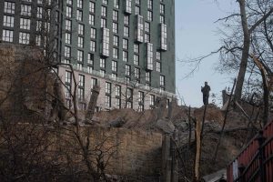 « Mes cheveux ont pris feu » : Kiev frappée par des missiles russes, bilan de six morts