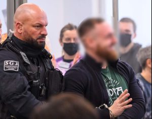 Allemagne : sept membres présumés d’Antifa Ost jugés pour attaques violentes