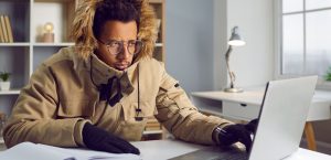 Froid au bureau : vos recours et la température légale à respecter