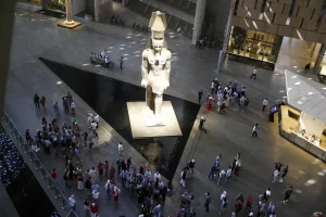 Le Caire inaugure son Grand Musée : enjeux culturels et politiques en jeu