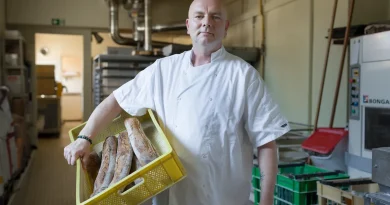 Nicolas Mainguy, boulanger, recrute deux apprentis atteints d'autisme