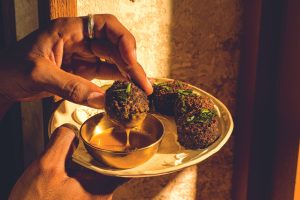 Le chef Simon Auscher révèle les secrets des sauces en cuisine