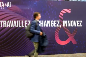 Droit, finance, marketing : l'intelligence artificielle menace les jeunes actifs